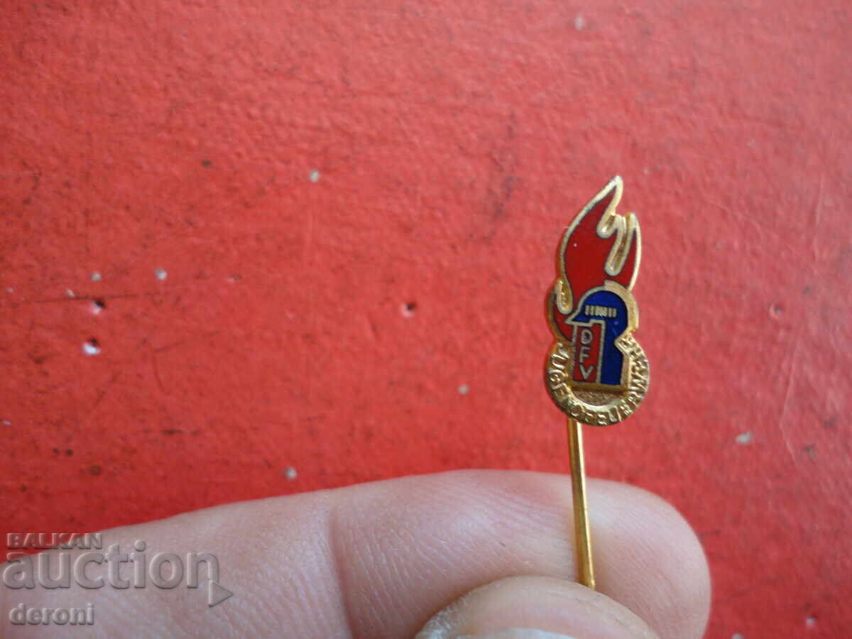 Auction  Firefighter badge sign of bronze enamel 1
