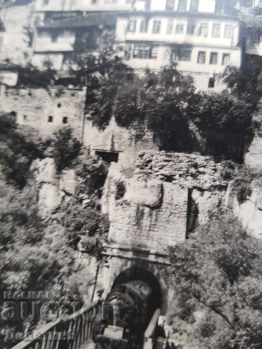 Delivery of Tarnovo - The Tunnel under the City 1959