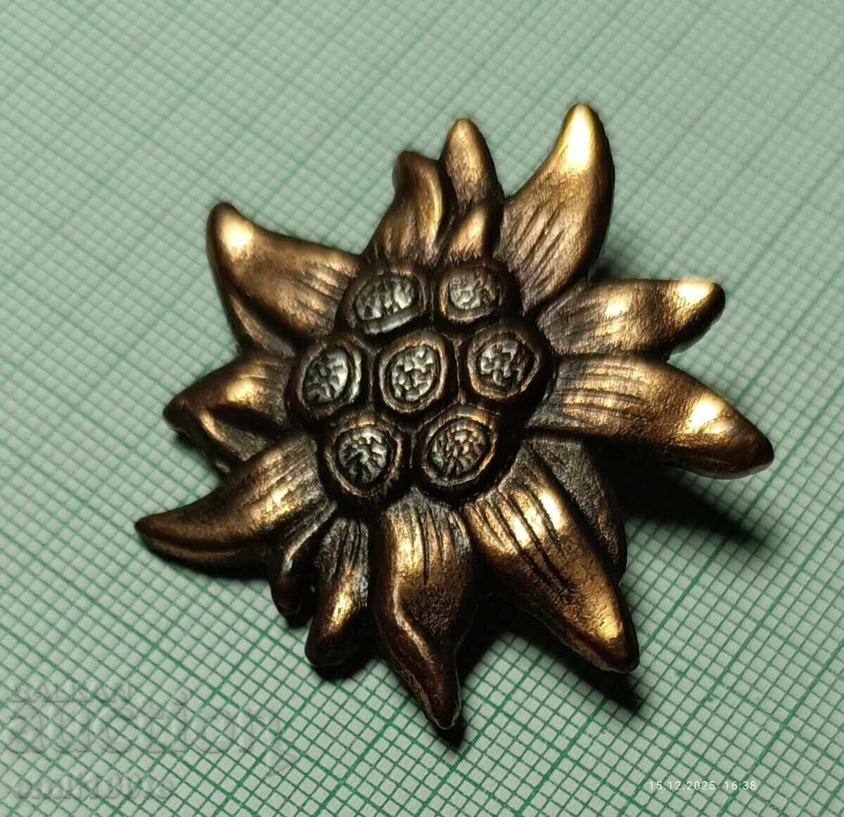 Insigna - Edelweiss cu preț € 2.05 | 4.01 BGN