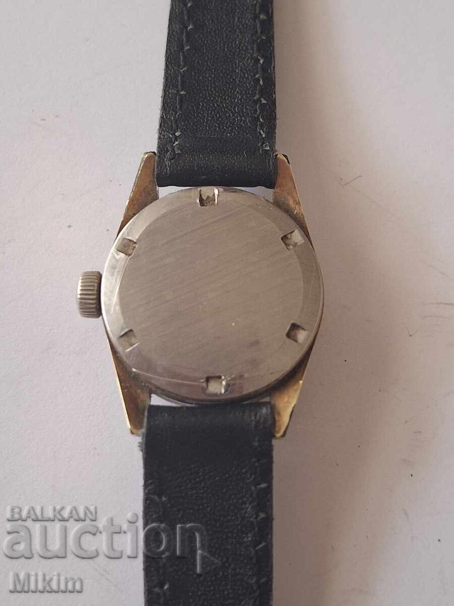 Ceas de damă Tissot placat cu aur cu preț € 17.13 | 33.50 BGN Ceas de damă Tissot placat cu aur cu preț € 17.13 | 33.50 BGN