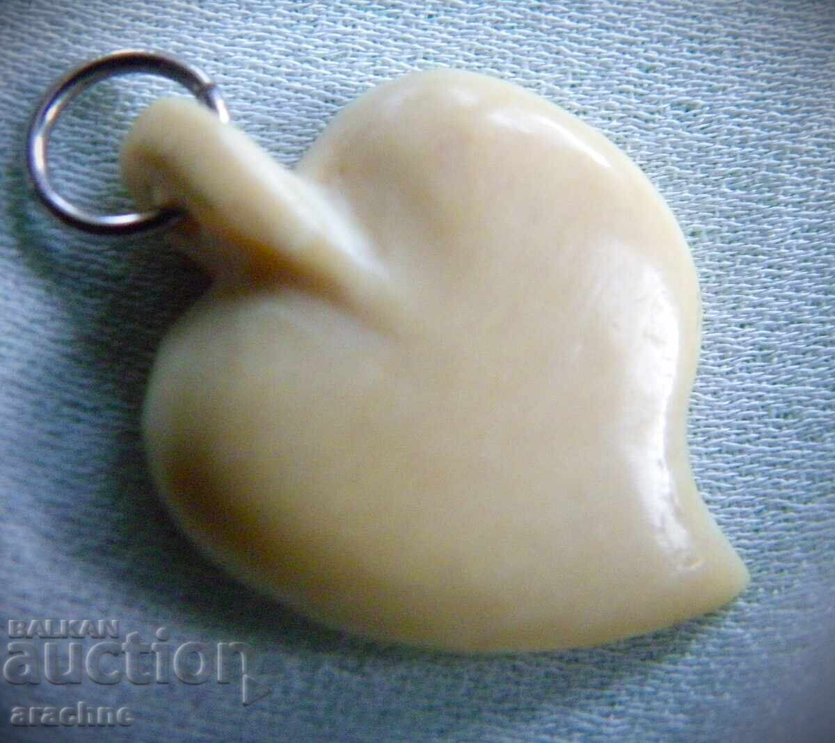 Medalion inimă din fildeș - 5 Medalion inimă din fildeș - 5