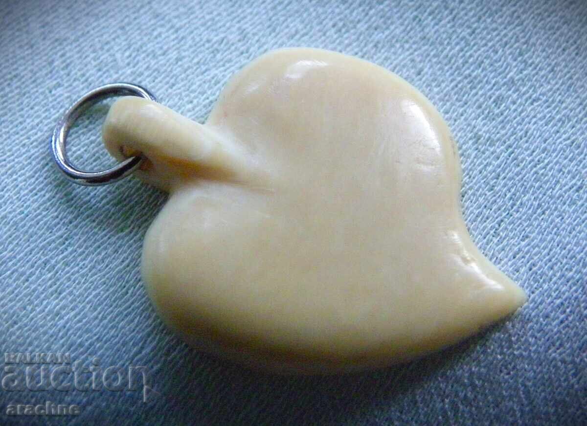 Medalion inimă din fildeș Medalion inimă din fildeș