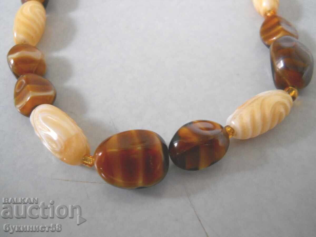 Gherdan (imitație de chihlimbar) cu preț € 2.56 | 5.01 BGN