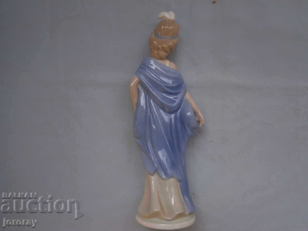 Licitație Figurină din porțelan marca Cellini 27cm