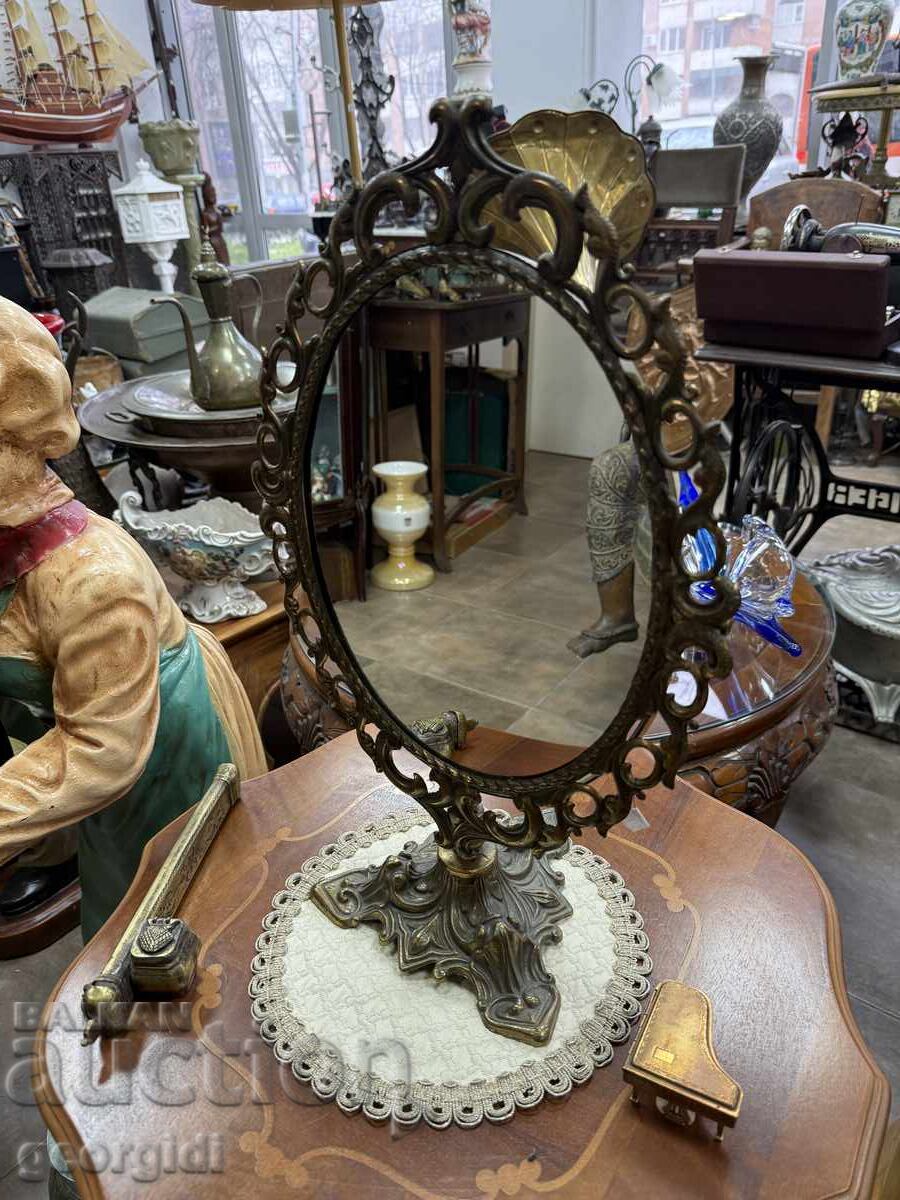 Δημοπρασία Παλιό επιτραπέζιο καθρέφτη τύπου ΜΠΑΡΟΚ. №7763 Δημοπρασία Παλιό επιτραπέζιο καθρέφτη τύπου ΜΠΑΡΟΚ. №7763
