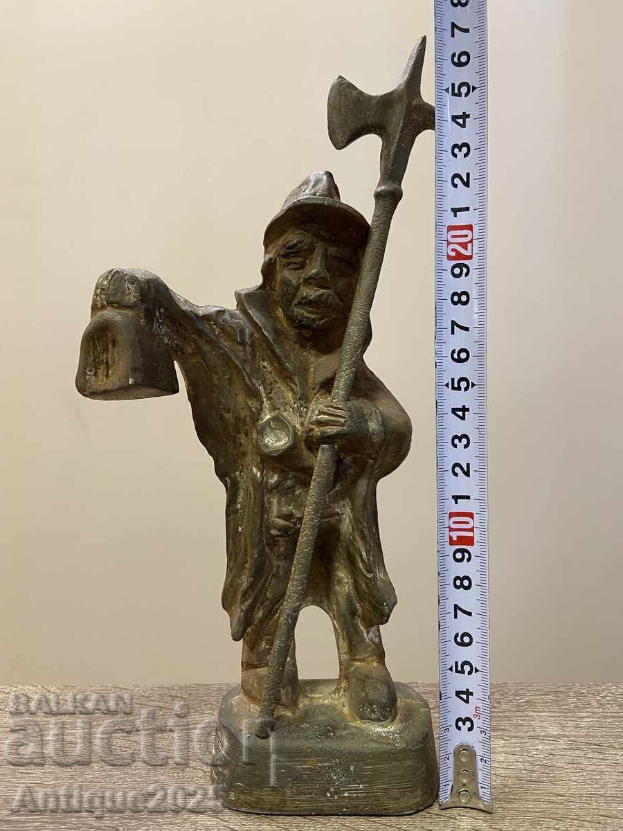 Αντίκα χυτοσιδηρή φιγούρα "Φύλακας / Εργάτης με αλεπάρδα", XX με τιμή € 45.00 | 88.01 BGN