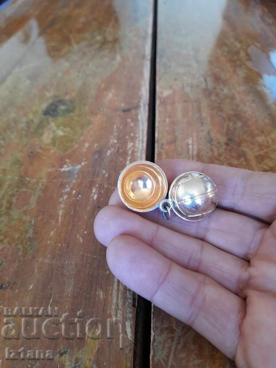 Licitație Minge veche pentru chei