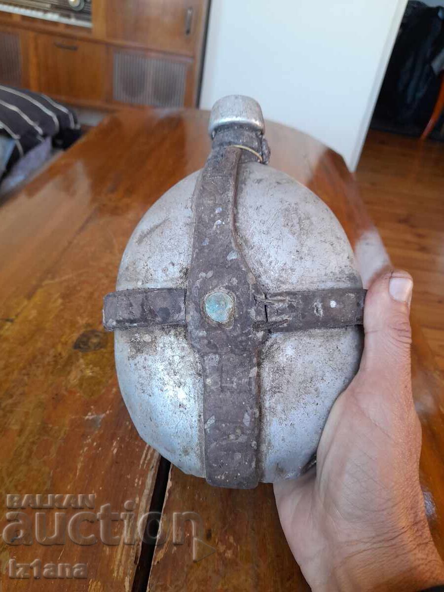 O pălărie veche de soldat cu preț € 9.20 | 17.99 BGN O pălărie veche de soldat cu preț € 9.20 | 17.99 BGN