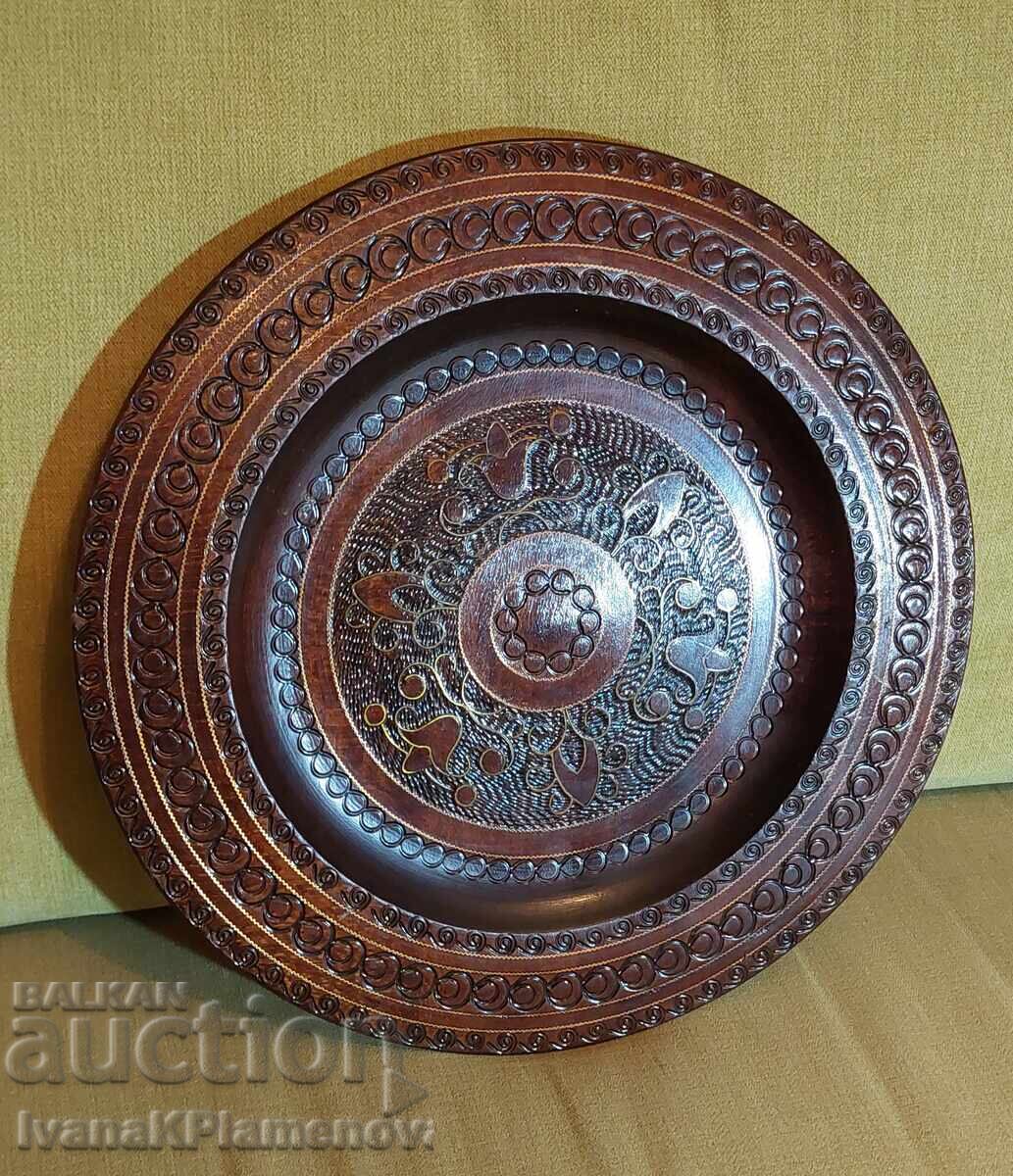 Panou sculptat în lemn, incrustat cu alamă, 30cm, pentru cunoscători