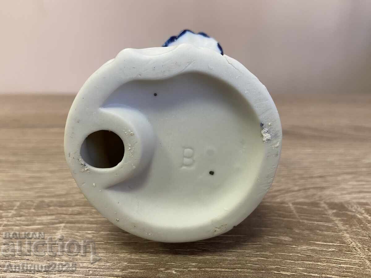 Delivery of Vintage porcelain figurine "Lady with a lyre"