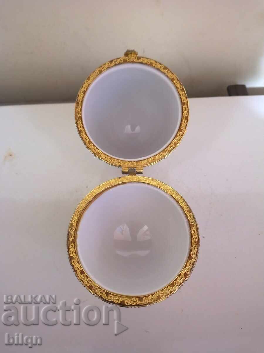 Доставка на Порцеланово Яйце-Кутия за Бижута-Лимож