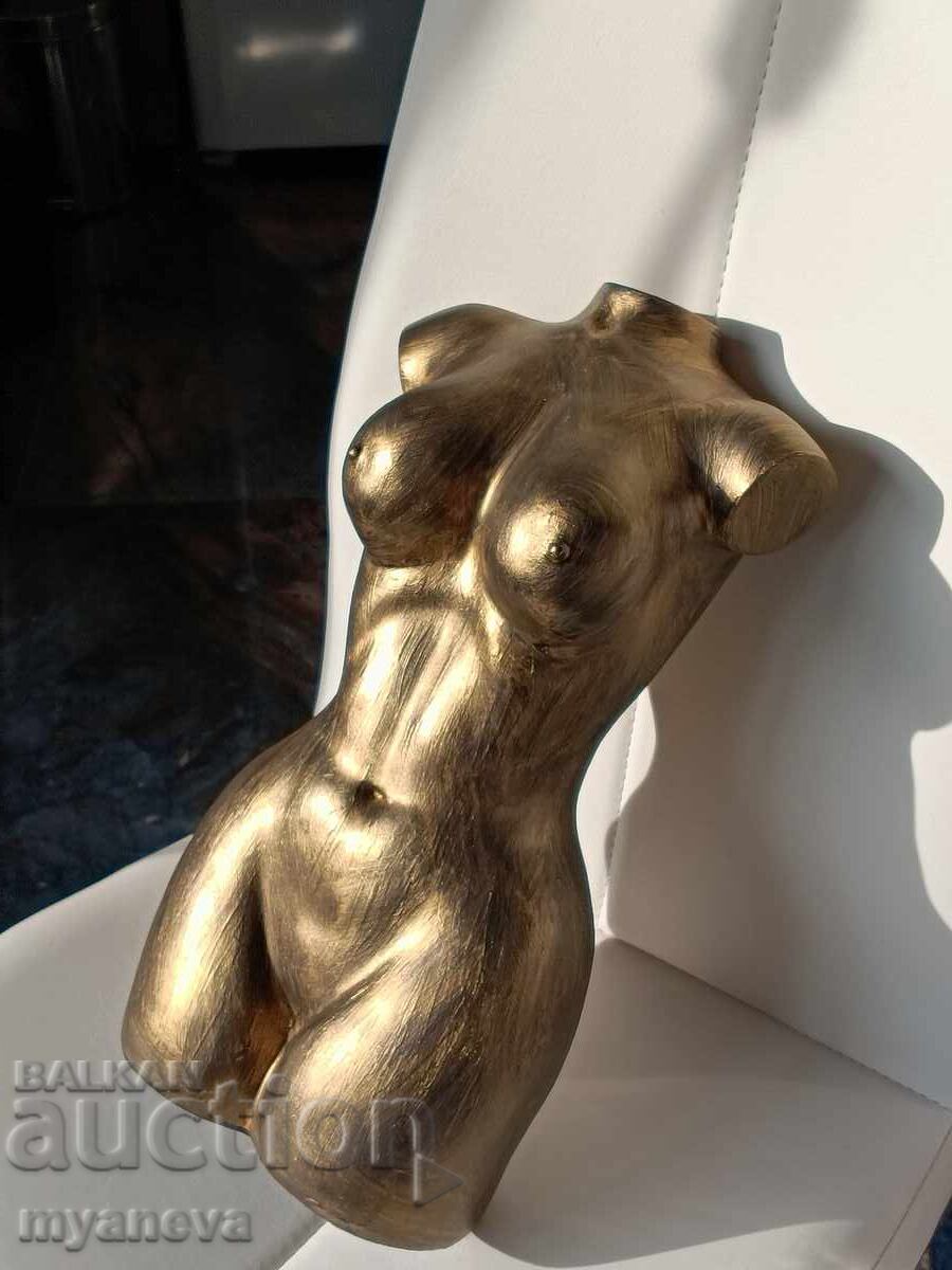 Γλυπτό γυναικείου κορμού σε κομψό χρυσό χρώμα με τιμή € 76.69 | 149.99 BGN