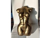 Γλυπτό γυναικείου κορμού σε κομψό χρυσό χρώμα