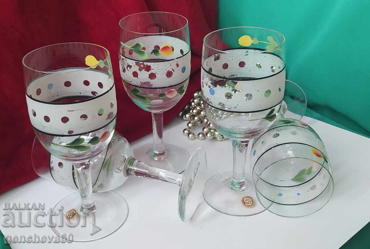 Delivery of Hand-painted stemmed glasses Delivery of Hand-painted stemmed glasses
