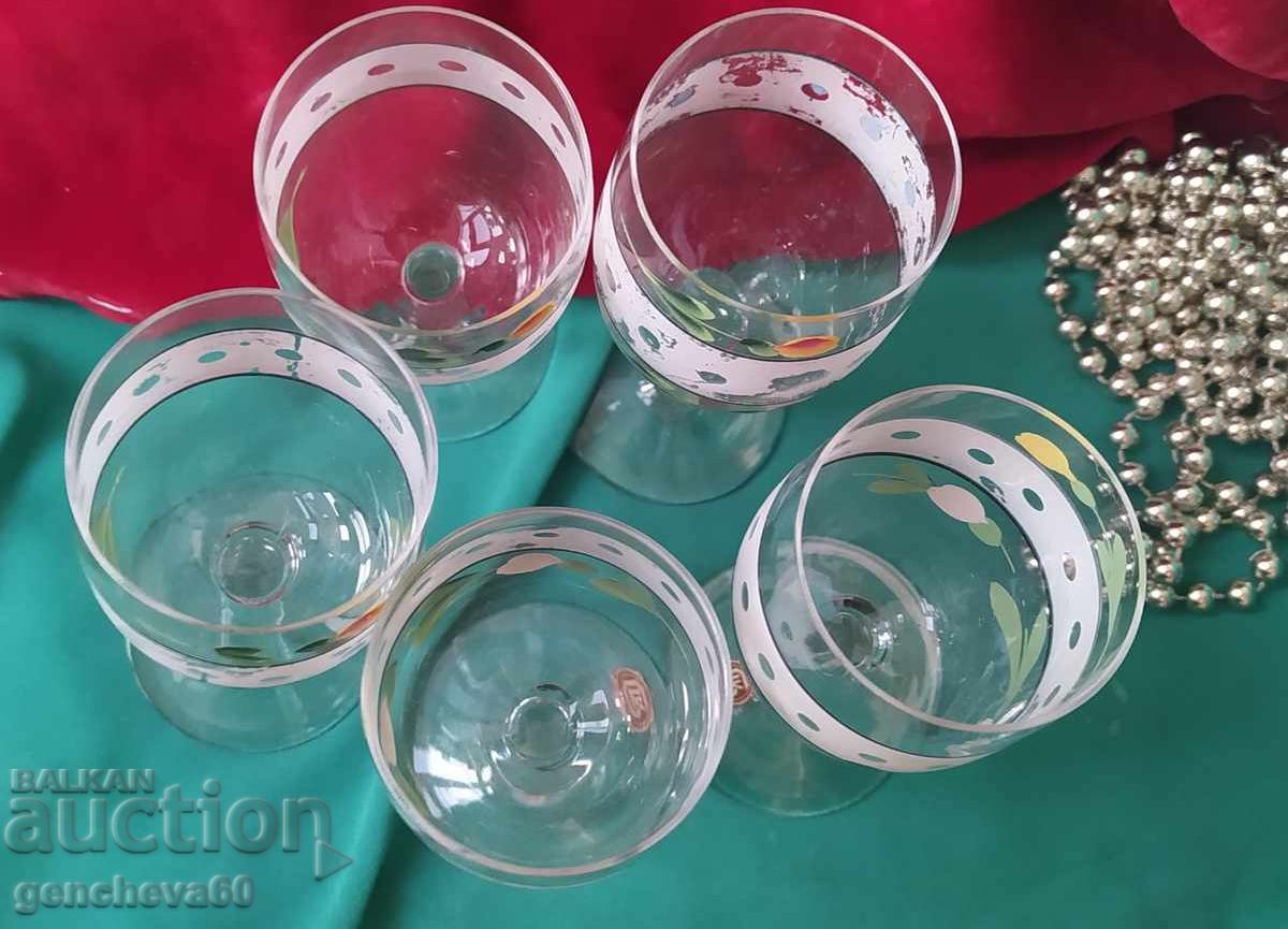 Hand-painted stemmed glasses - 6 Hand-painted stemmed glasses - 6