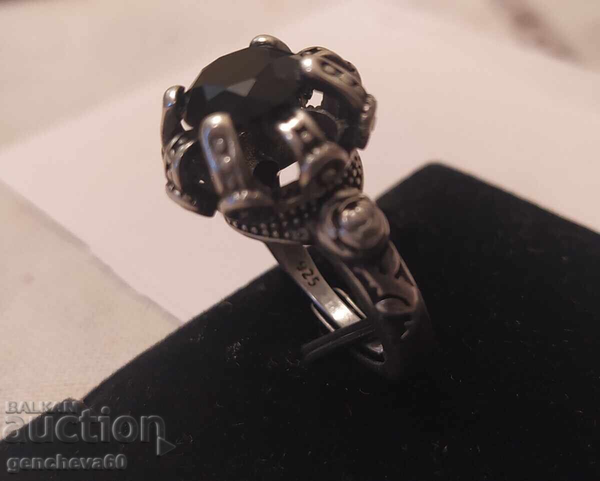 Inel vechi de argint cu piatră Inel vechi de argint cu piatră