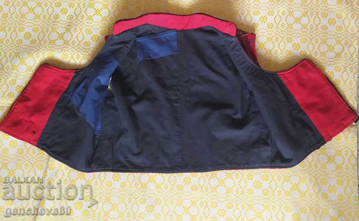 Аукцион Фолклорен Мъжки елек с гайтани