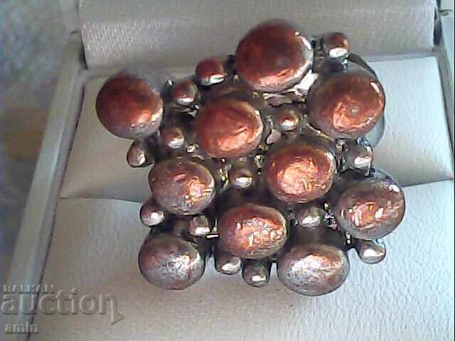 un inel cu preț € 5.11 | 9.99 BGN