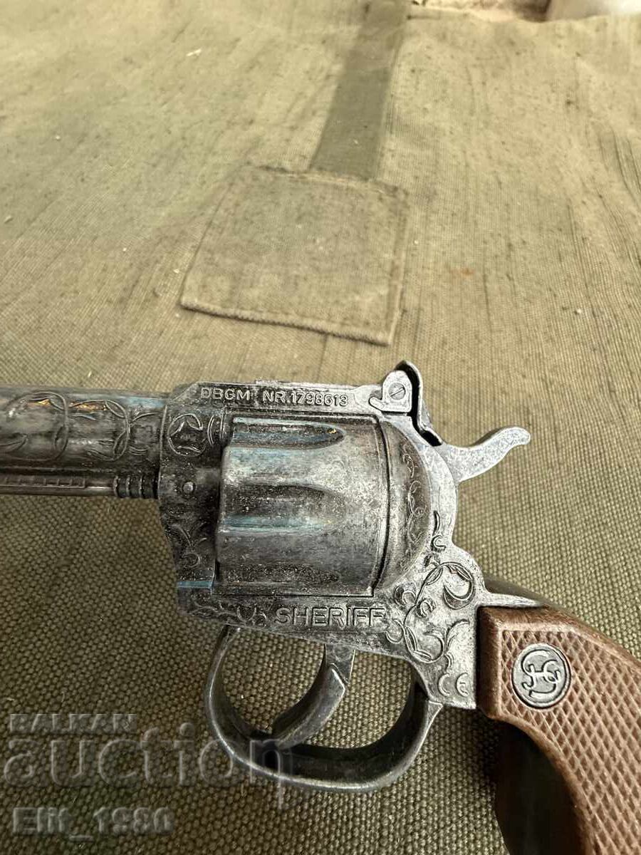 Pistol cu capse german cu preț € 17.50 | 34.23 BGN