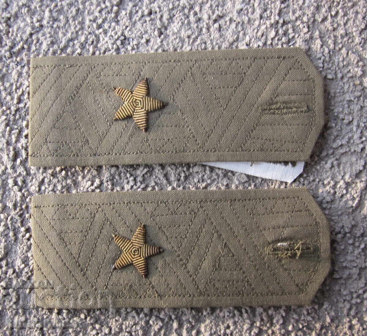 Български военни генералски пагони генерал майор от соца с цена € 15.34 | 30.00 лв. Български военни генералски пагони генерал майор от соца с цена € 15.34 | 30.00 лв.