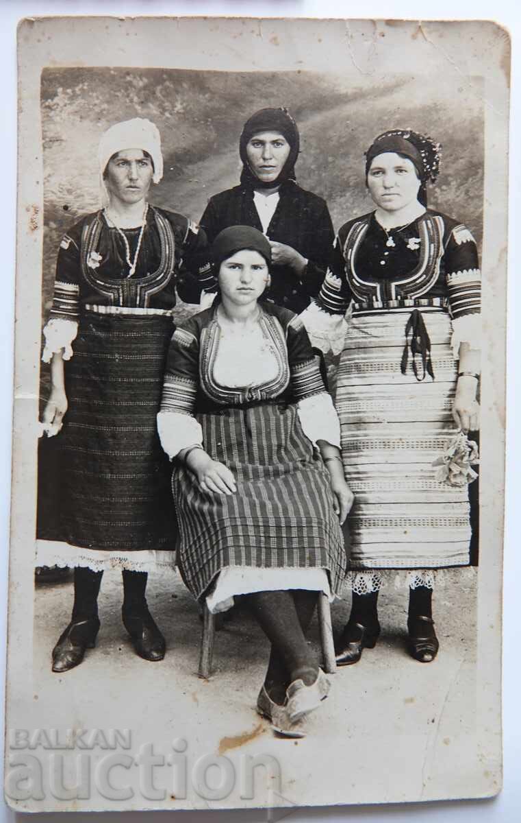 Аукцион Народни носии на България, снимки с размер на пощенска карти Аукцион Народни носии на България, снимки с размер на пощенска карти