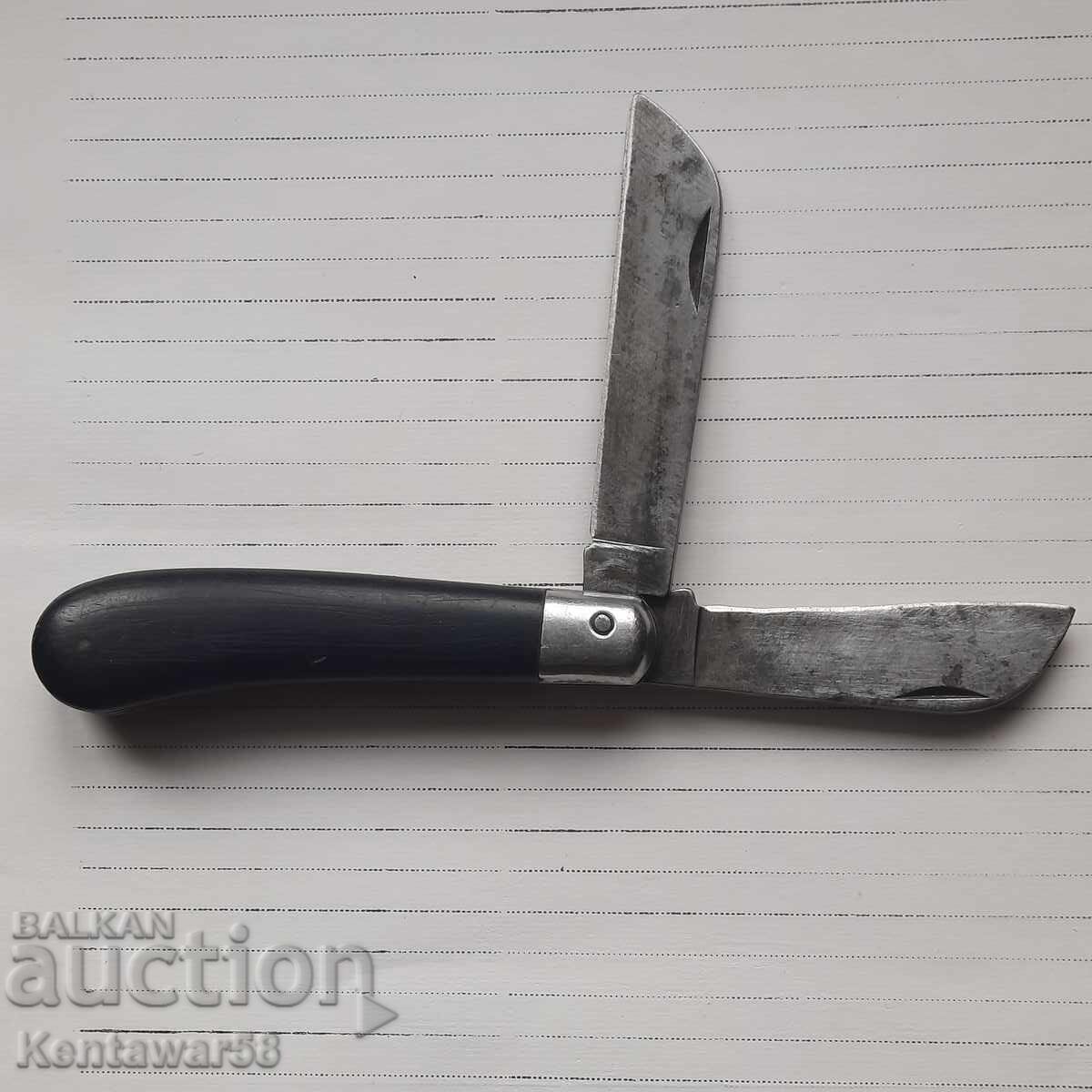 Рядък сгъваем нож с две остриета. с цена € 21.50 | 42.05 лв. Рядък сгъваем нож с две остриета. с цена € 21.50 | 42.05 лв.