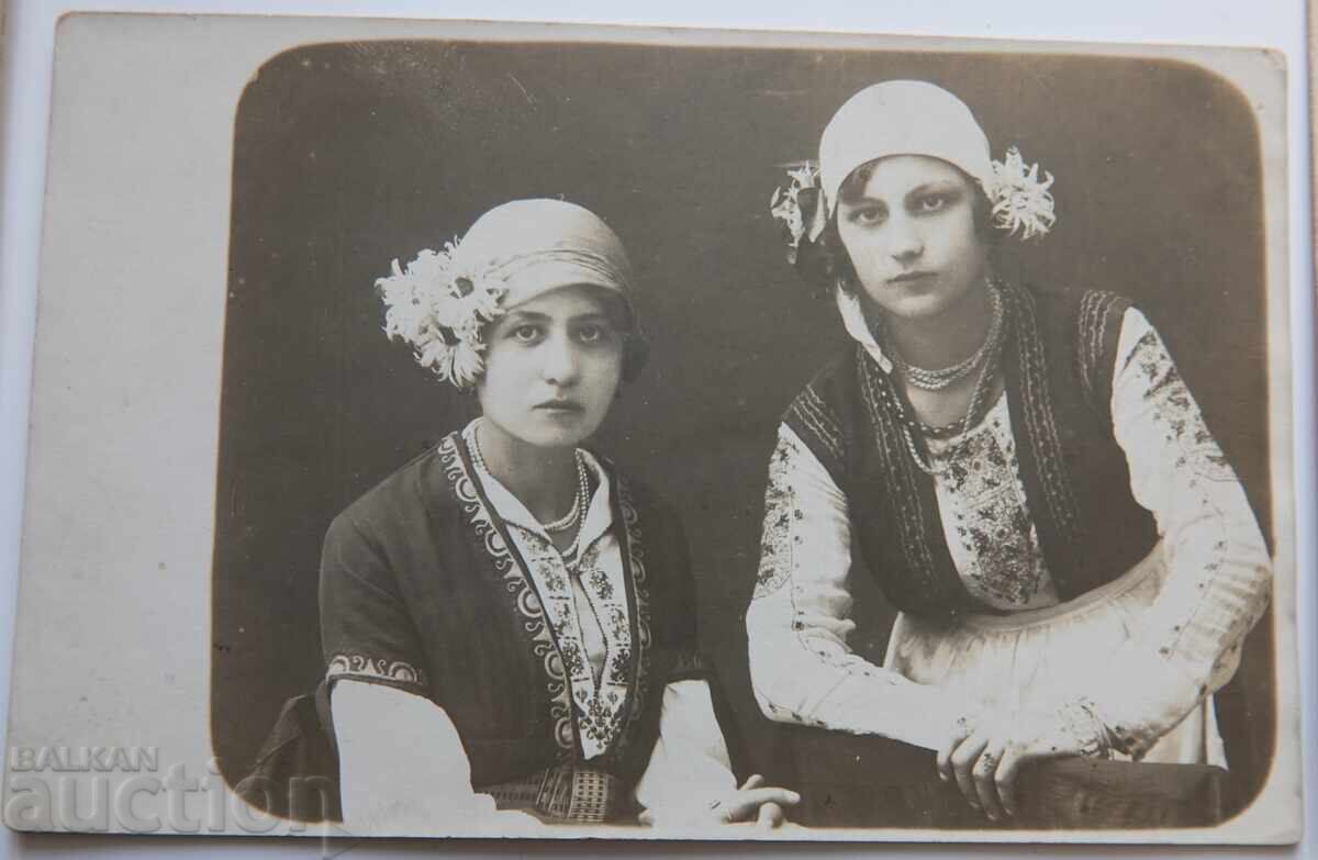 Доставка на Народни носии на България, снимки с размер на пощенска карти Доставка на Народни носии на България, снимки с размер на пощенска карти