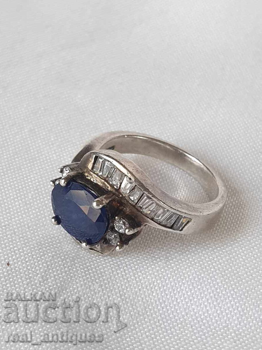 Ασημένιο δαχτυλίδι με ζαφείρι Ασημένιο δαχτυλίδι με ζαφείρι