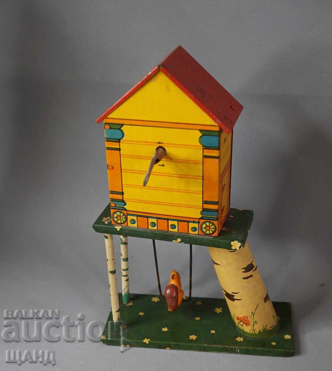 Доставка на 1960 Рядка Руска метална механична играчка Къща с часовник