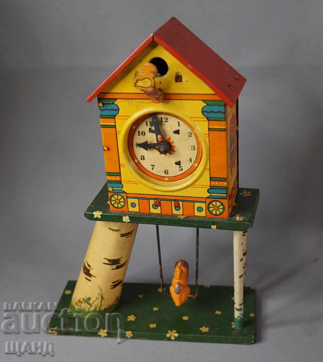 1960 Рядка Руска метална механична играчка Къща с часовник