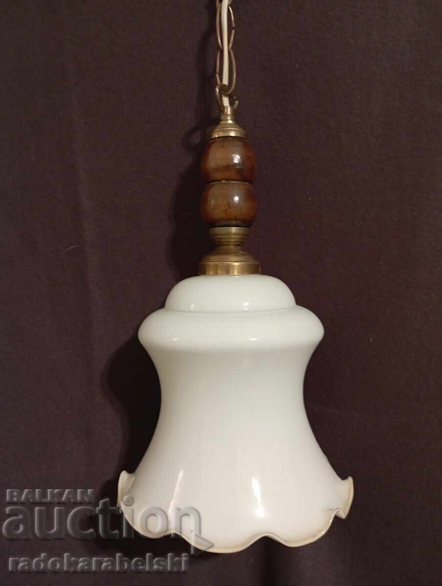 Candelabru frumos cu abajur mare din sticlă albă cu preț € 10.17 | 19.89 BGN