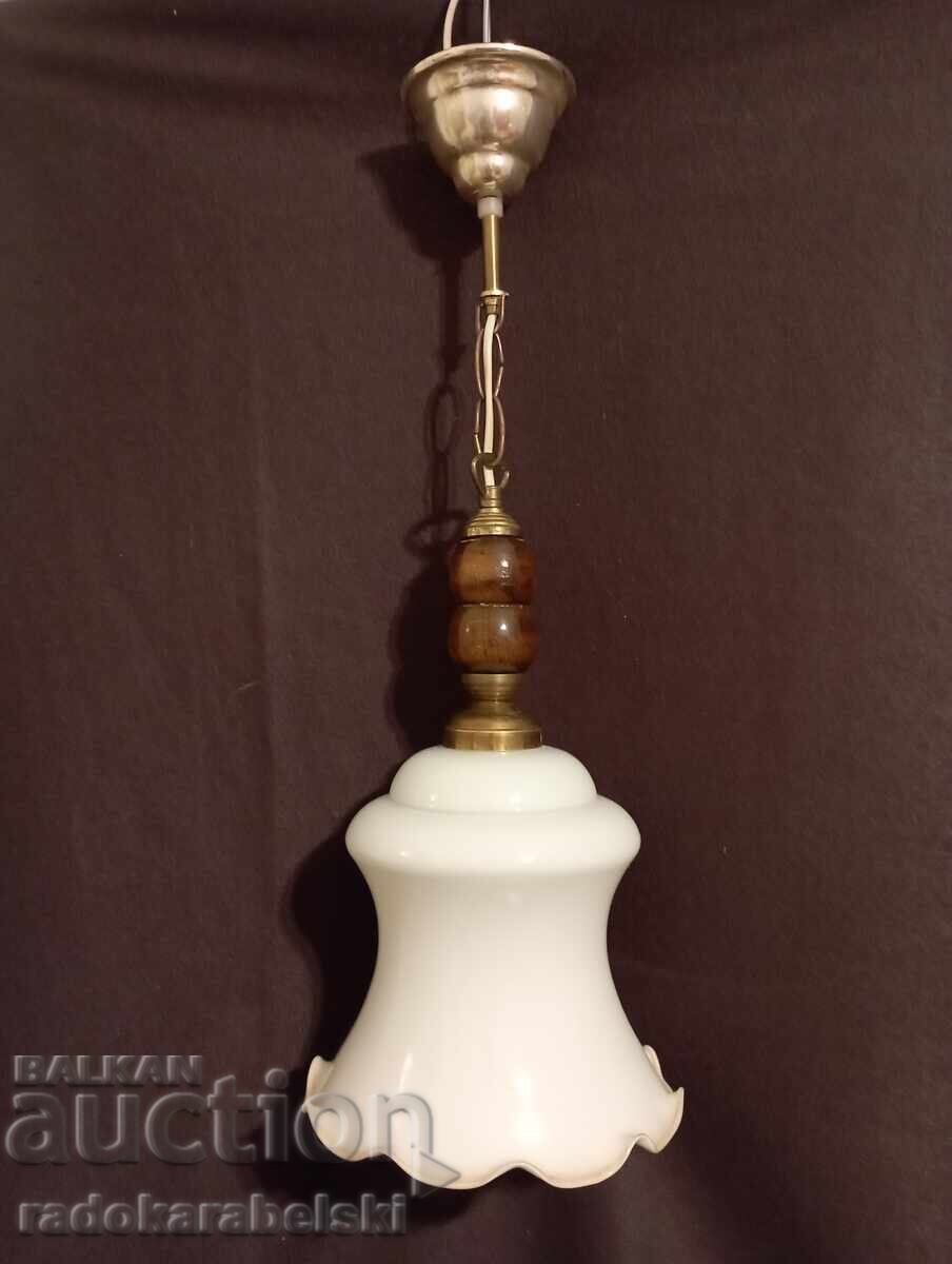 Candelabru frumos cu abajur mare din sticlă albă