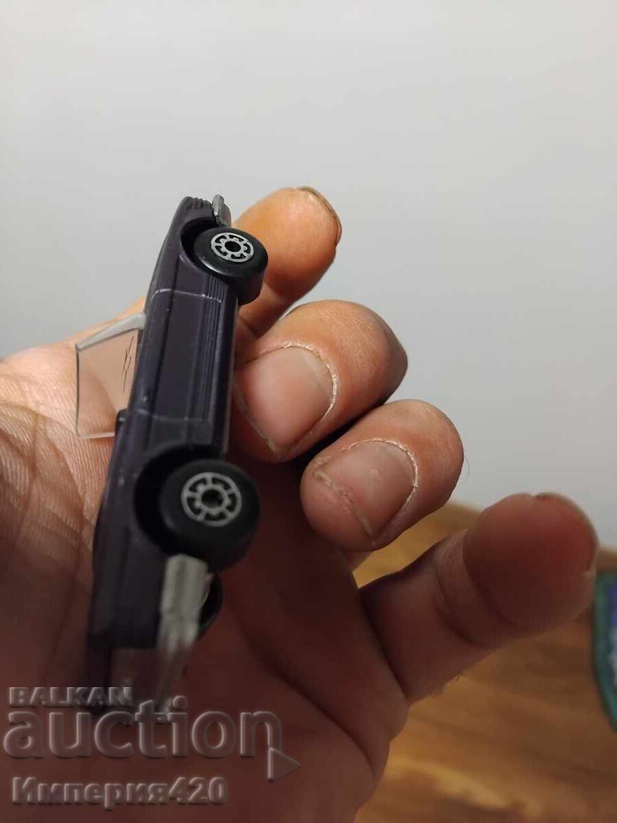 Livrarea Mercedes 350 SL nou-nouț