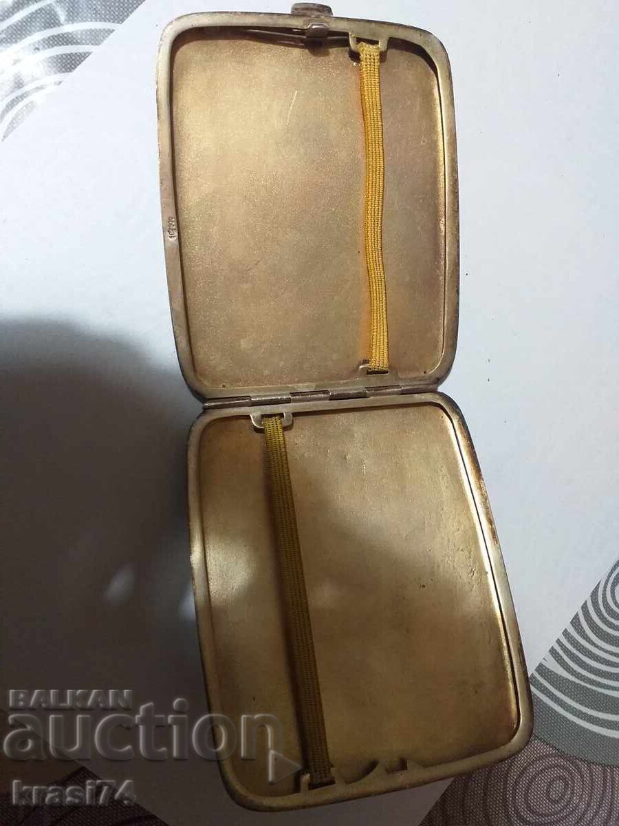 Auction  Silver snuff box