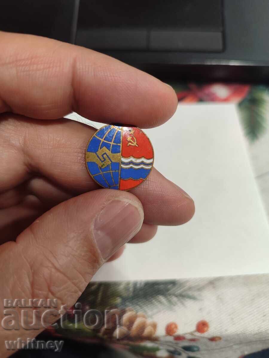 Значка СССР срещу НАТО с цена € 2.59 | 5.07 лв.