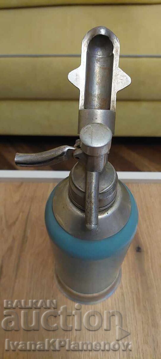 Licitație Sticlă de sifon din perioada comunistă pentru colecționari Licitație Sticlă de sifon din perioada comunistă pentru colecționari