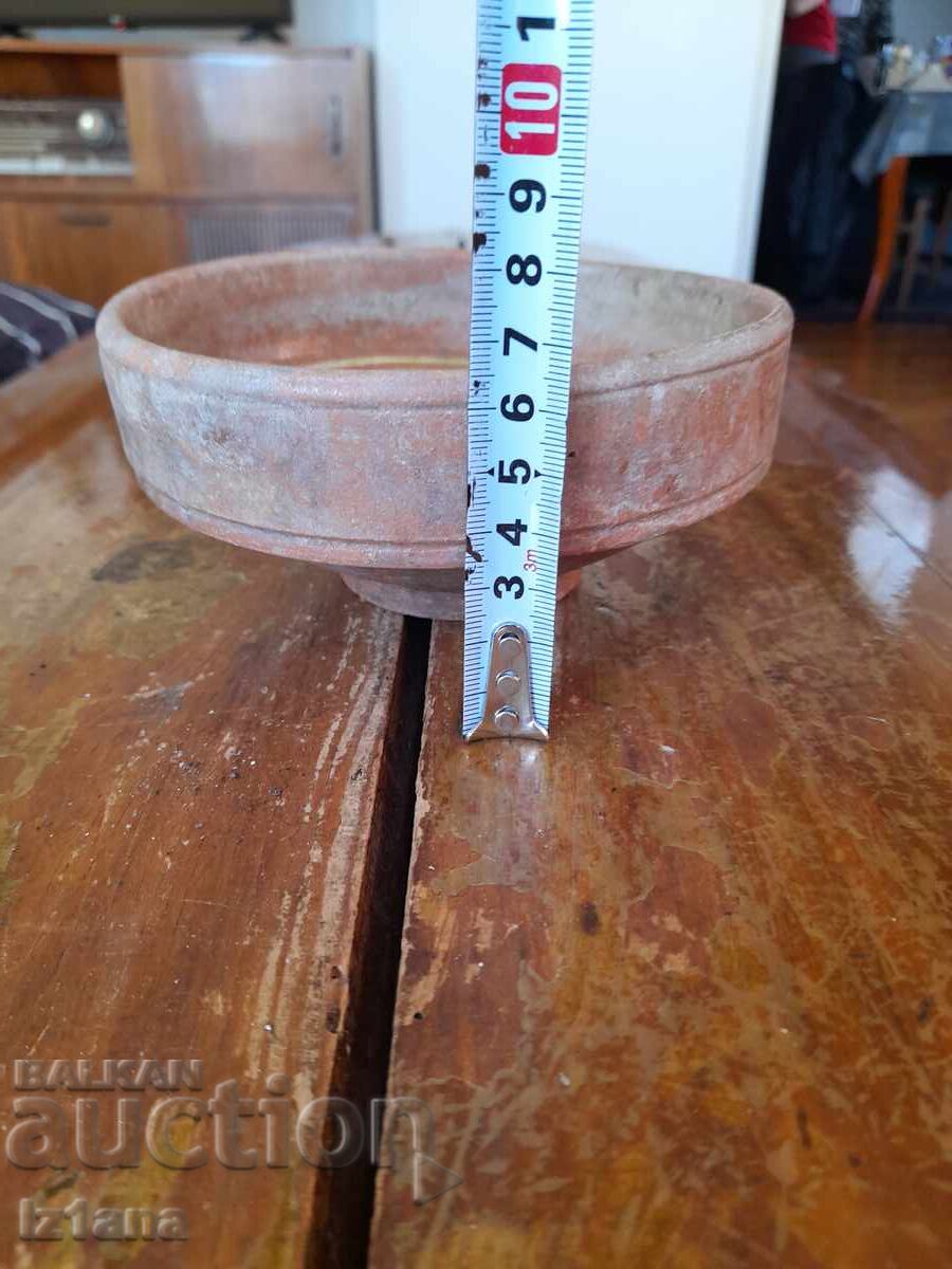 Oală veche din ceramică cu preț € 16.87 | 32.99 BGN