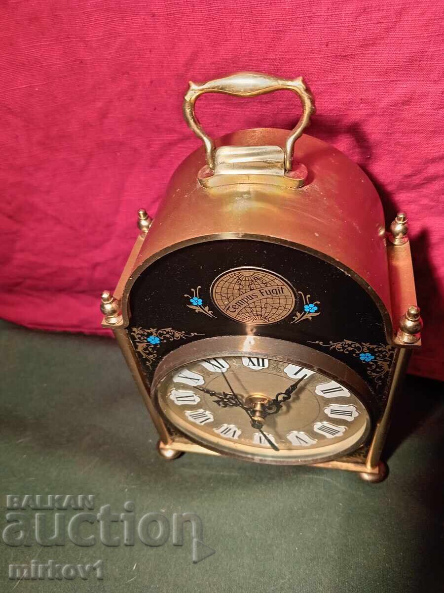 Германски настолен часовник с цена € 17.90 | 35.01 лв.