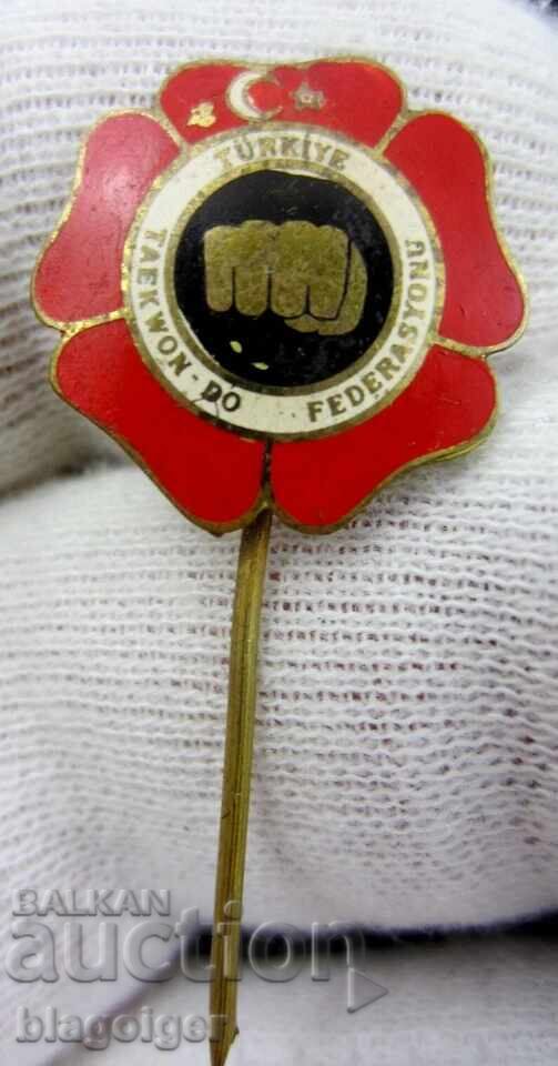 Federația Turcă de Taekwondo - Insignă veche rară cu preț € 5.11 | 9.99 BGN