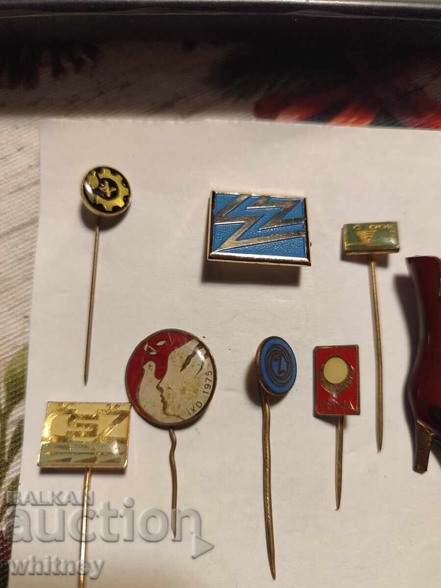 Συλλογή από κονκάρδες με τιμή € 3.06 | 5.98 BGN