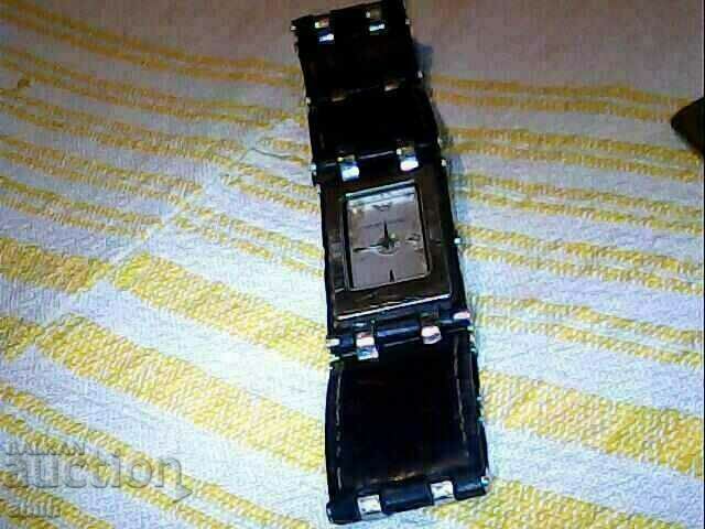 Аукцион антикварен 4асовник  армани оригинал либсва батри