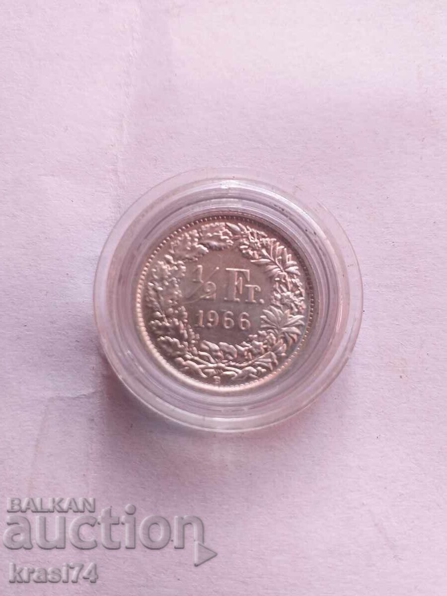 O monedă de argint O monedă de argint