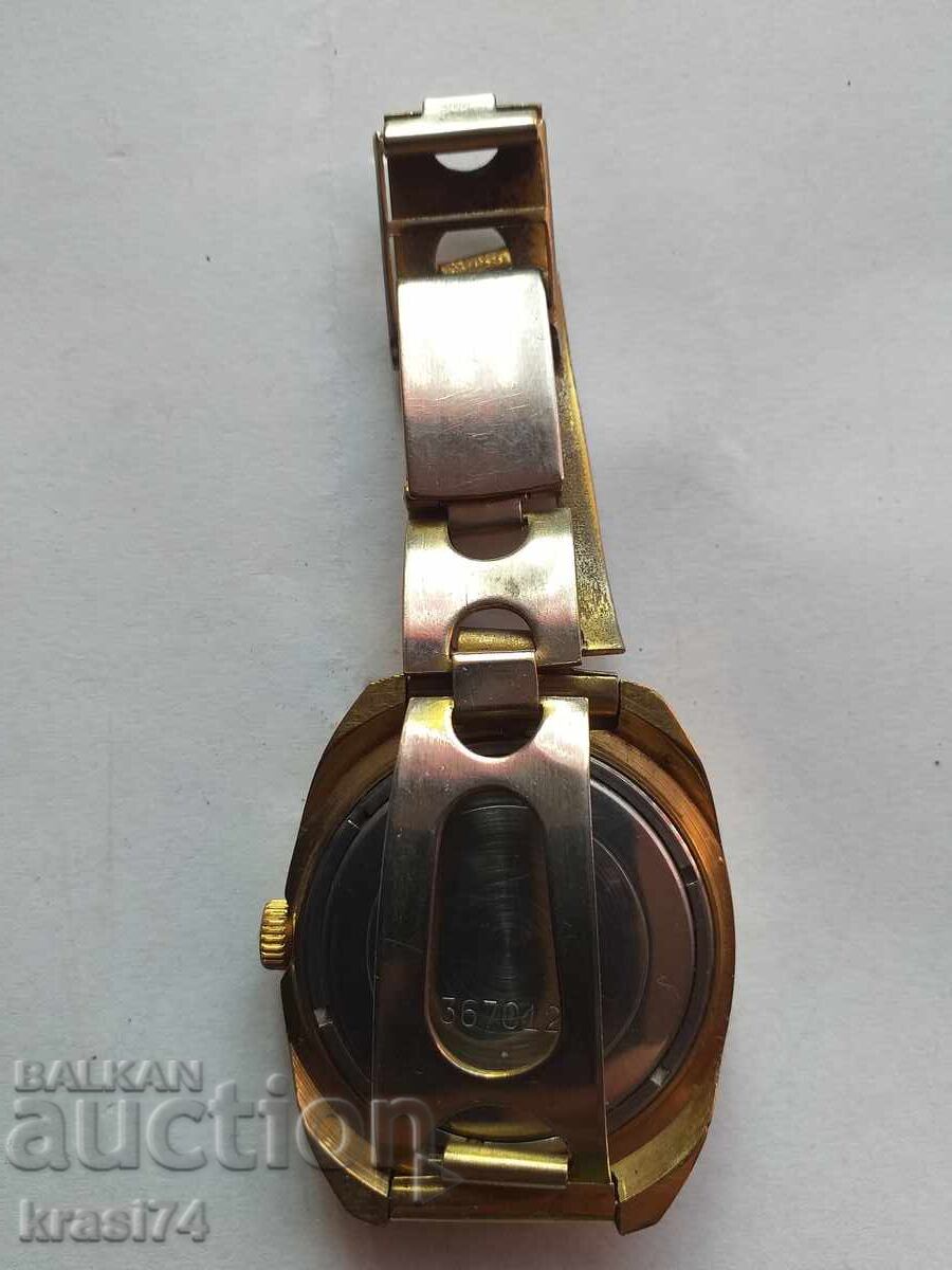 Позлатен часовник с цена € 32.72 | 63.99 лв.