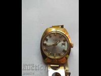 Позлатен часовник