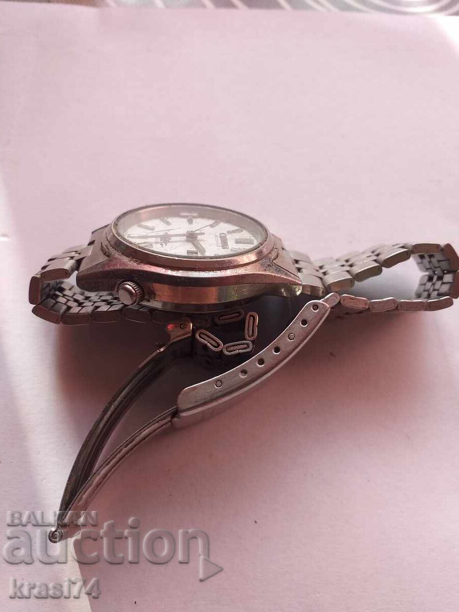 Часовник с цена € 35.79 | 70.00 лв. Часовник с цена € 35.79 | 70.00 лв.