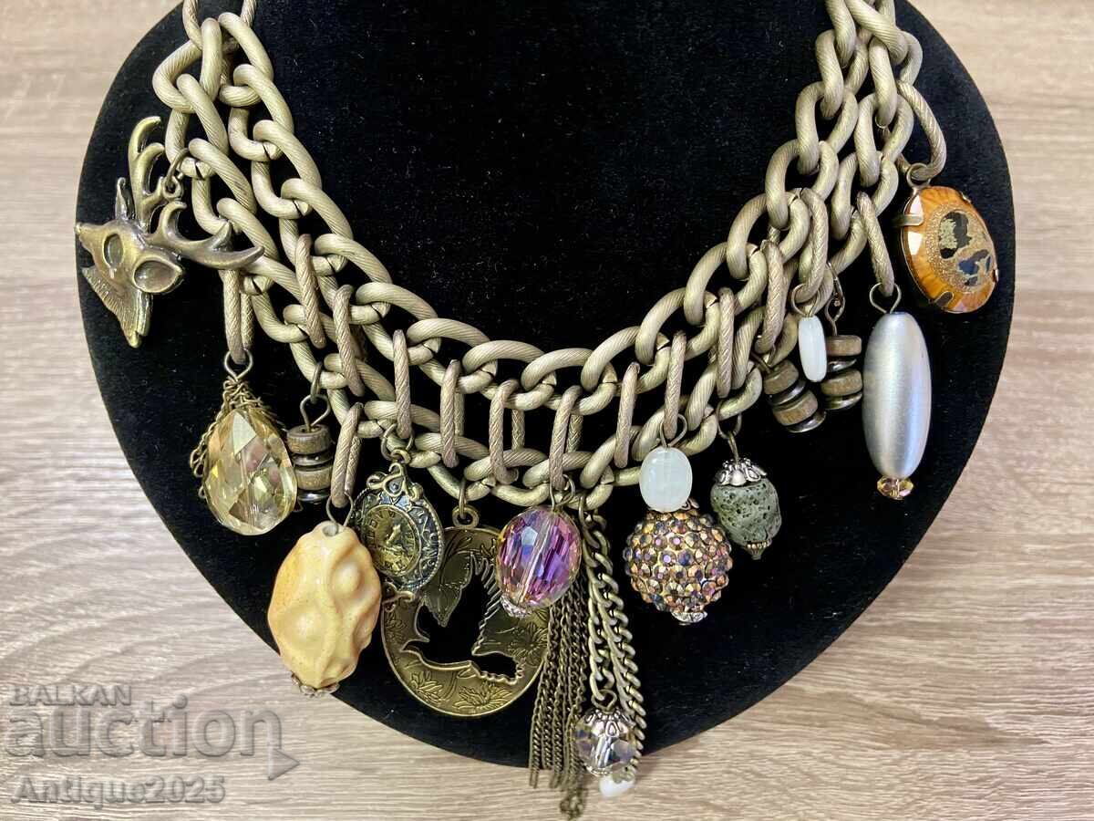 Аукцион Дизайнерско колие тип чокър с висулки, Италия