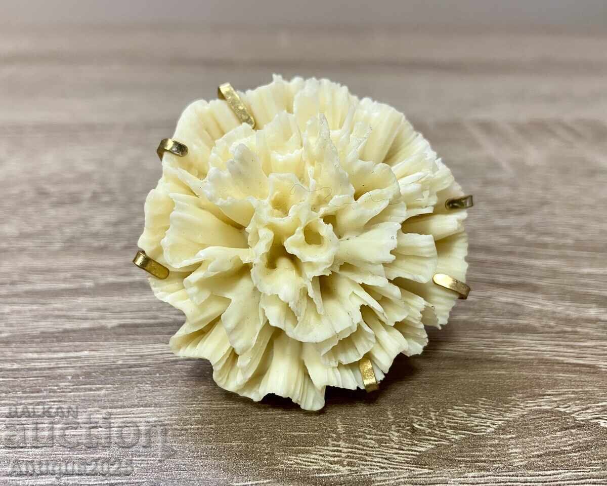 Oversized ring with a large carnation flower, metal, size 16
