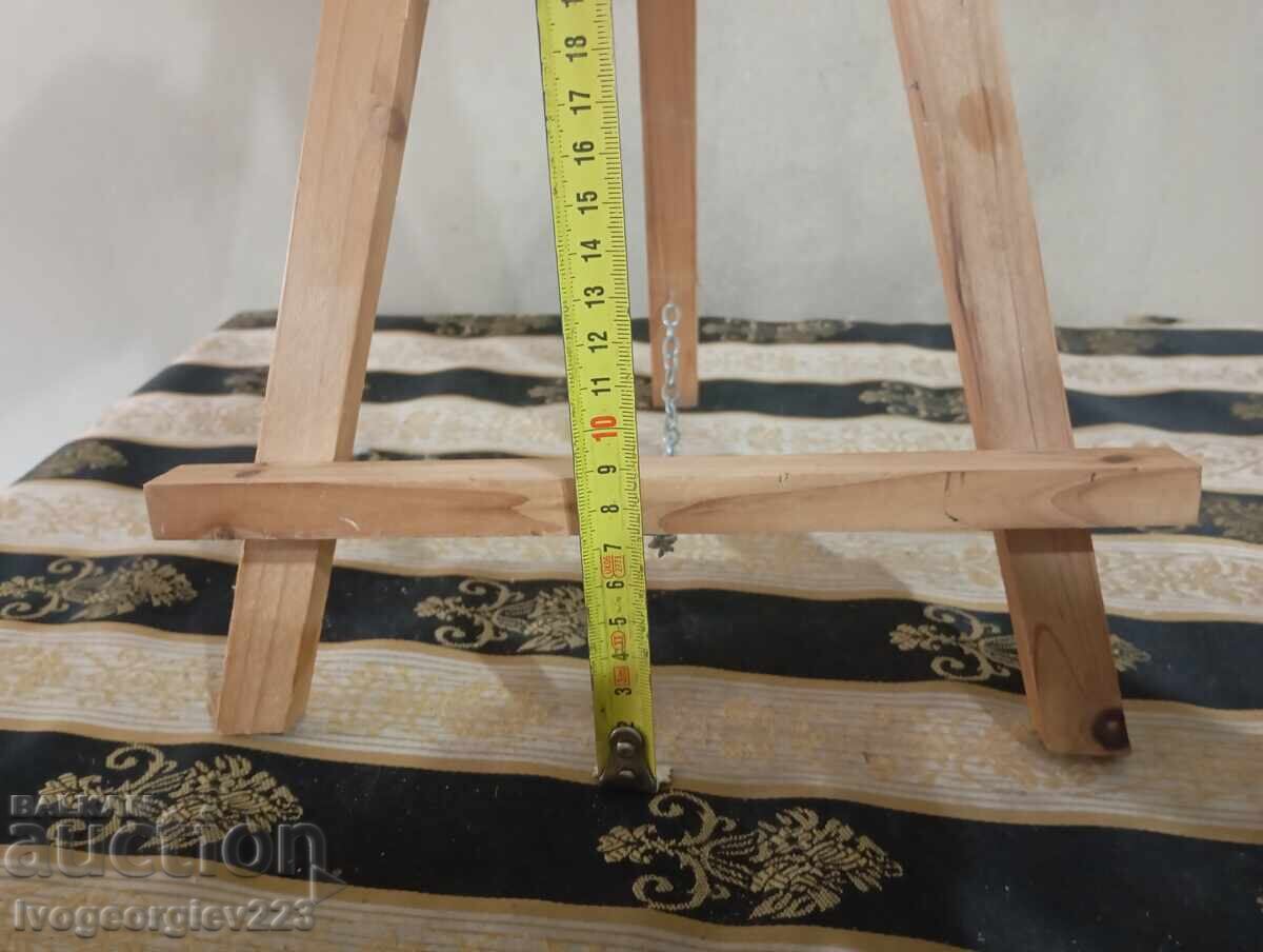 Auction Wooden Easel Auction Wooden Easel