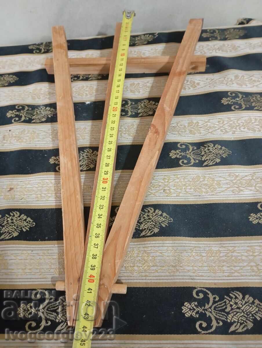 Delivery of Wooden Easel Delivery of Wooden Easel