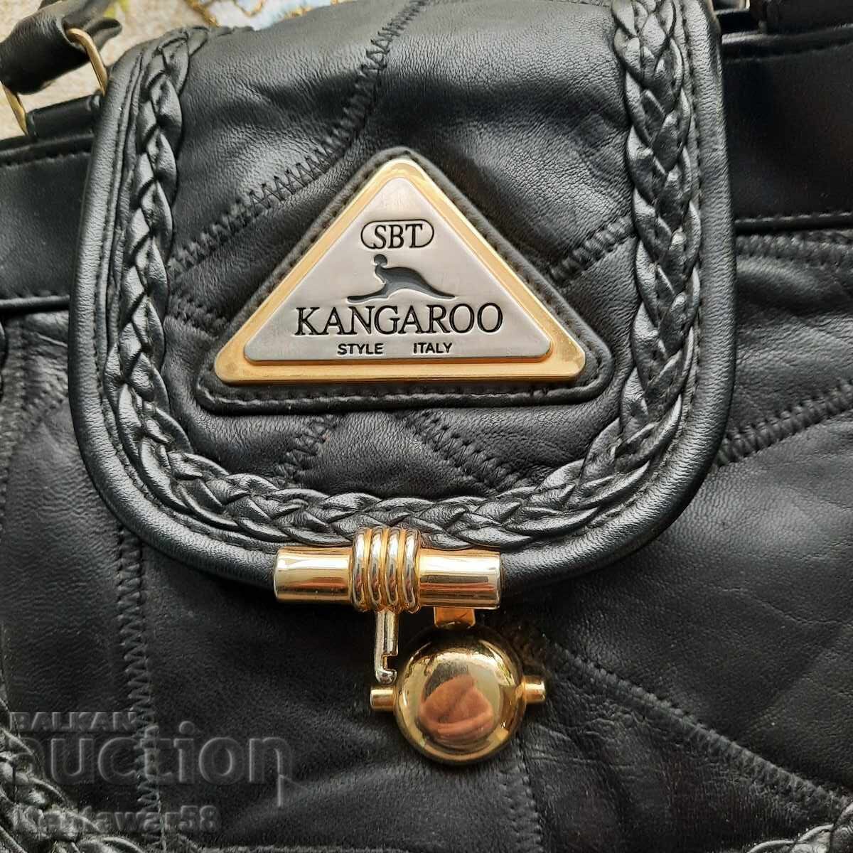 Γυναικεία δερμάτινη τσάντα "KANGAROO" - καινούργια με τιμή € 11.00 | 21.51 BGN